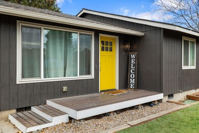 2047 SW Reindeer Ave, Redmond, OR 97756 - photo 5