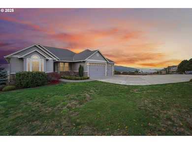 49 Essex Dr, Kelso, WA 98626 - photo 2