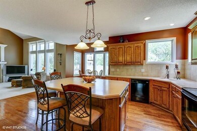 Huge island with seating for 4 or more*Easy care c