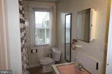 364 APT. B E Jackson St, New Holland, PA 17557 - photo 6