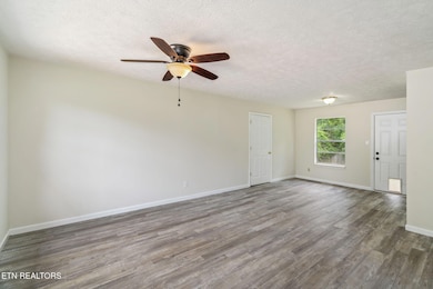 8-web-or-mls-3708 Vienna Drive-9