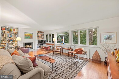 8711 Brierly Ct, Chevy Chase, MD 20815 - photo 2