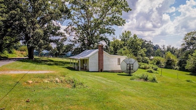 1557 Rinacas Corner Rd, Shenandoah, VA 22849 - photo 7