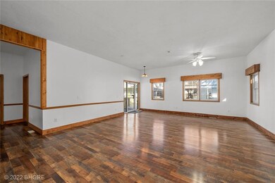 615 N 2nd Ave W, Newton, IA 50208 - photo 3