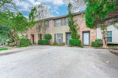 1609 Mapleton Dr unit 5, Houston, TX 77043 - photo 2