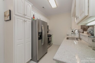 1508 Forest Park Dr unit 1508, Statesville, NC 28677 - photo 4