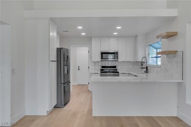 2825 Linkview Dr, Las Vegas, NV 89134 - photo 7