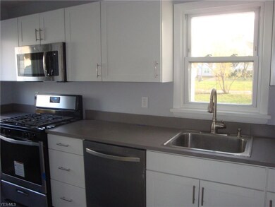 REMODELED KITCHEN. NEW CABINETS. NEW APPLIANCES