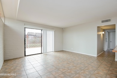 001-photo-living-room-10508614