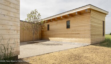 Buckskin Loop - Courtyard1 (1)c