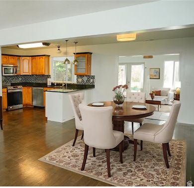 Virtually staged dining area