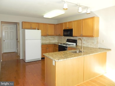 33 Hampton Ct, Norristown, PA 19403 - photo 5