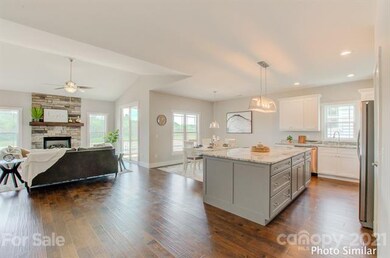 140 Leyland Cir unit 18, Hendersonville, NC 28792 - photo 5