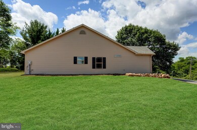 1244 Hollywell Ave, Chambersburg, PA 17201 - photo 4