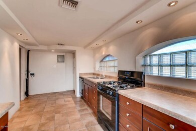 3924 N 22nd St Phoenix AZ-large-007-6-Ki