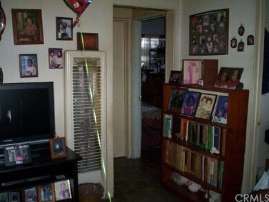 Upper Back Unit Living Room