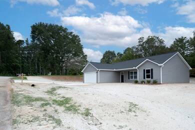 203 Southside Dr, Laurens, SC 29360 - photo 2