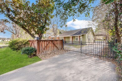 1402 Knight St, Houston, TX 77022 - photo 2