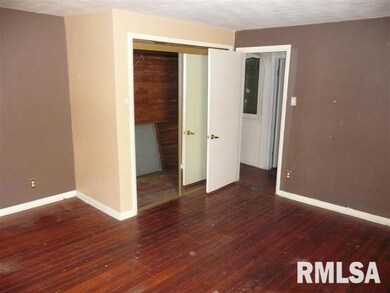 123 9th St, Lincoln, IL 62656 - photo 4