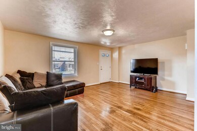 1052 Foxchase Ln, Essex, MD 21221 - photo 4