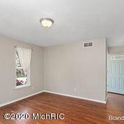1240 Living Room Pic 2