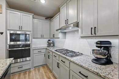 Vented gas cooktop, stainless steel appliances