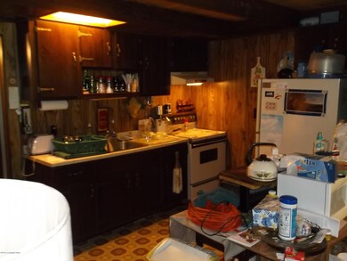 9869 Deerwood Dr, Tobyhanna, PA 18466 - photo 3