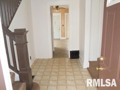 1137 E 15th St, Davenport, IA 52803 - photo 2