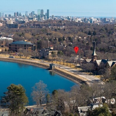 2430 Beacon St unit 105, Chestnut Hill, MA 02467 - photo 3