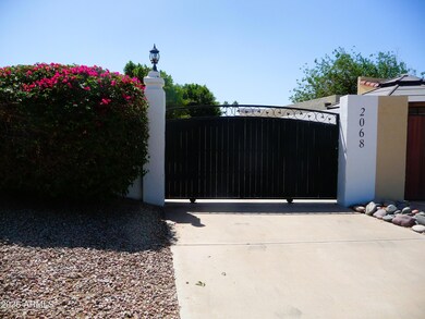 Cairo side RV gate