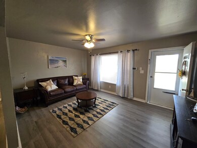 2202 W Maple Ave, Enid, OK 73703 - photo 3