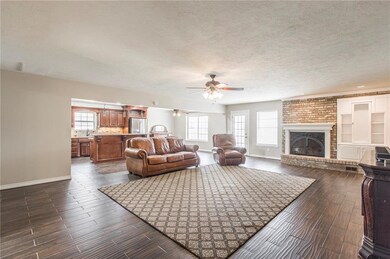 6828 N Comanche Ave, Warr Acres, OK 73132 - photo 4