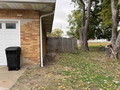 1571 Laurel St, Hamilton, IL 62341 - photo 6