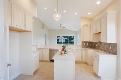 LaterraLinks_123-202_Kitchen2