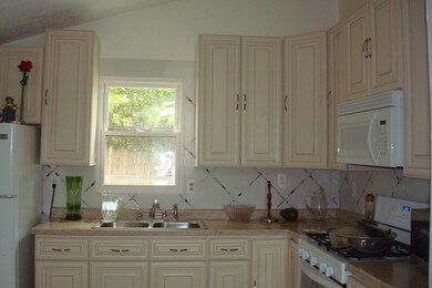 454 Tulsa Ave, Carpentersville, IL 60110 - photo 7