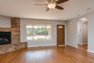 451 Uniqueville Ln 1