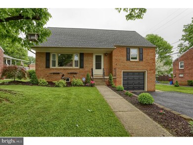 217 W 40th St, Reading, PA 19606 - photo 2