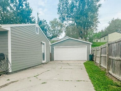 605 E 27th St S, Newton, IA 50208 - photo 3