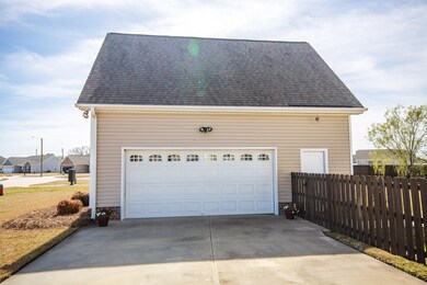 2762 Cresset Dr, Winterville, NC 28590 - photo 4