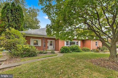 15 Edgemont Rd, Columbia, PA 17512 - photo 2