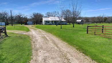 You've arrived. A quaint 3 bedroom home with a met