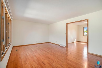 4704 S Tomar Rd, Sioux Falls, SD 57105 - photo 4