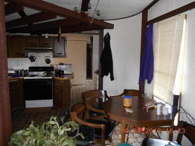 5 Dining/Kitchen