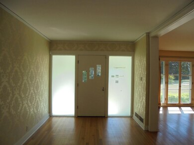 807 W 15th_Laurel_Entry Hall to Front