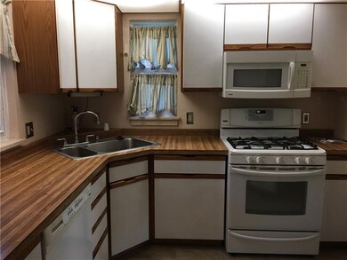 This photo highlights the other window and counter