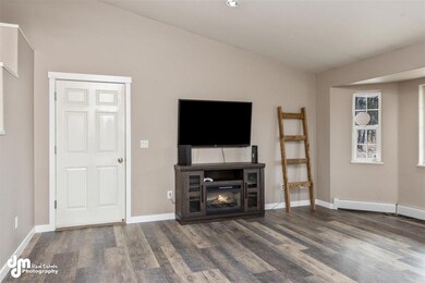 04-Living Room-ELKO9024