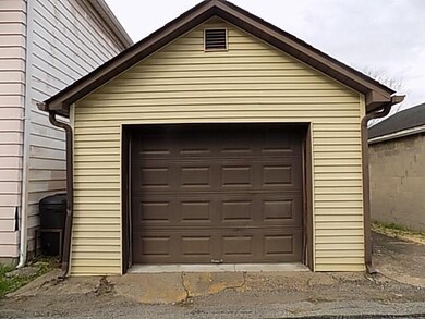 437 Longfellow St, Vandergrift, PA 15690 - photo 6