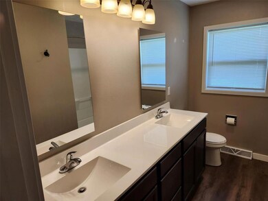 107 E Willman St, Hiawatha, IA 52233 - photo 3