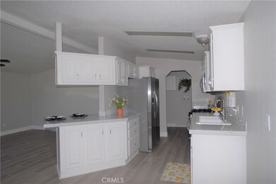 880 N Lake St unit 84, Hemet, CA 92544 - photo 3