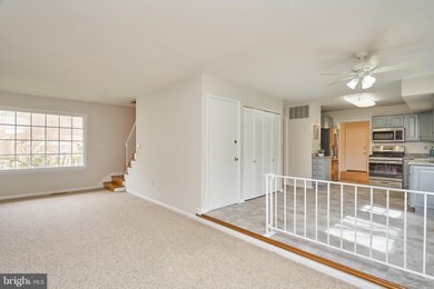 9523 Stevebrook Rd, Fairfax, VA 22032 - photo 7